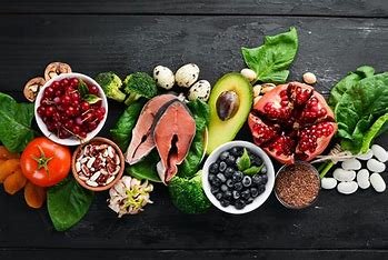 The Whole30 diet offers a 30-day reset by eliminating processed foods, sugar, grains, and dairy, helping to improve digestion, energy levels, and mental clarity. It promotes healthier eating habits and identifies potential food sensitivities.